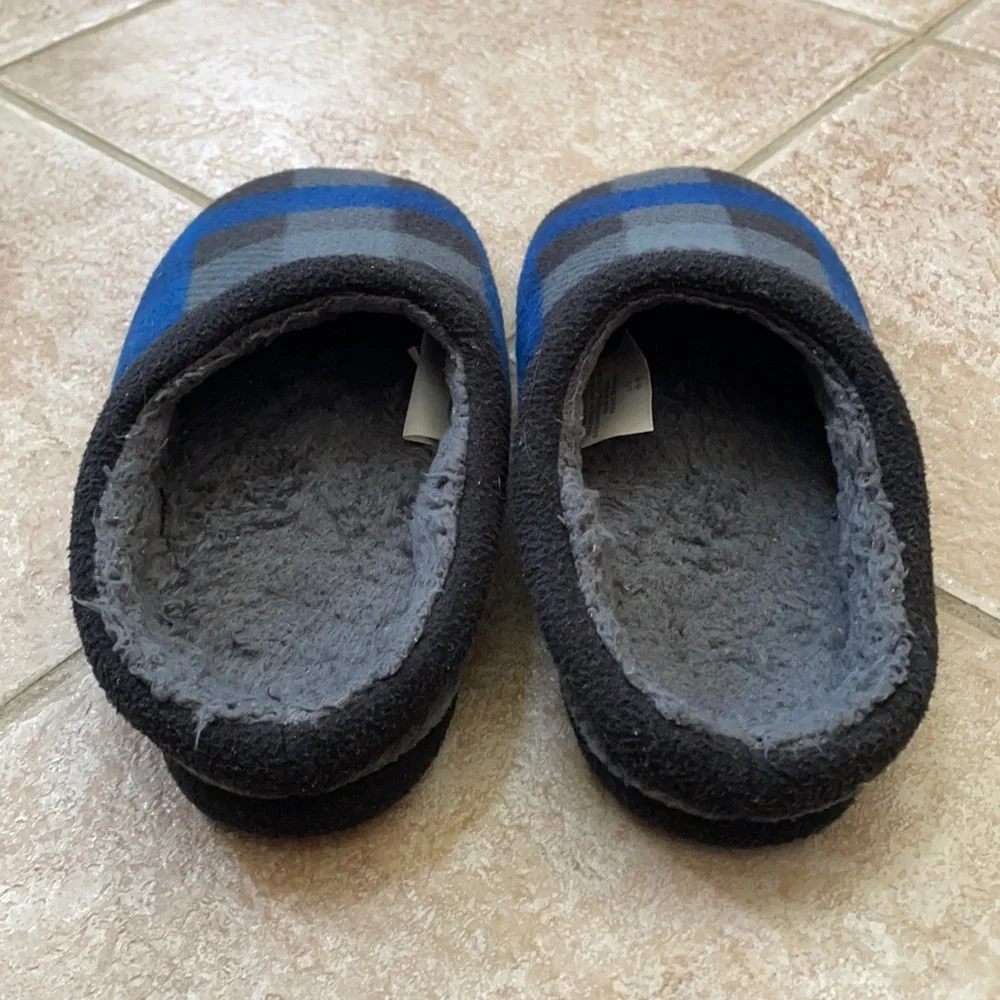 Cuddl Duds Boys Buffalo Check Fleece Slippers